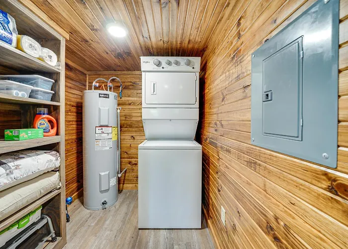Couples Cabin In Broken Bow About 5 Mi To Downtown!
